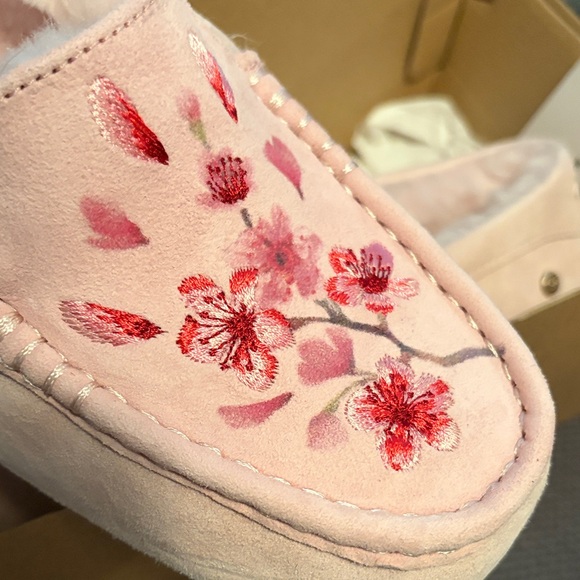 UGG Women's Light Pink Floral Slippers - Picture 3 of 6